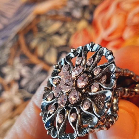 Stretchy One Size Fits All Silver Toned Ring with Lilac Rhinstones - Picture 6 of 11